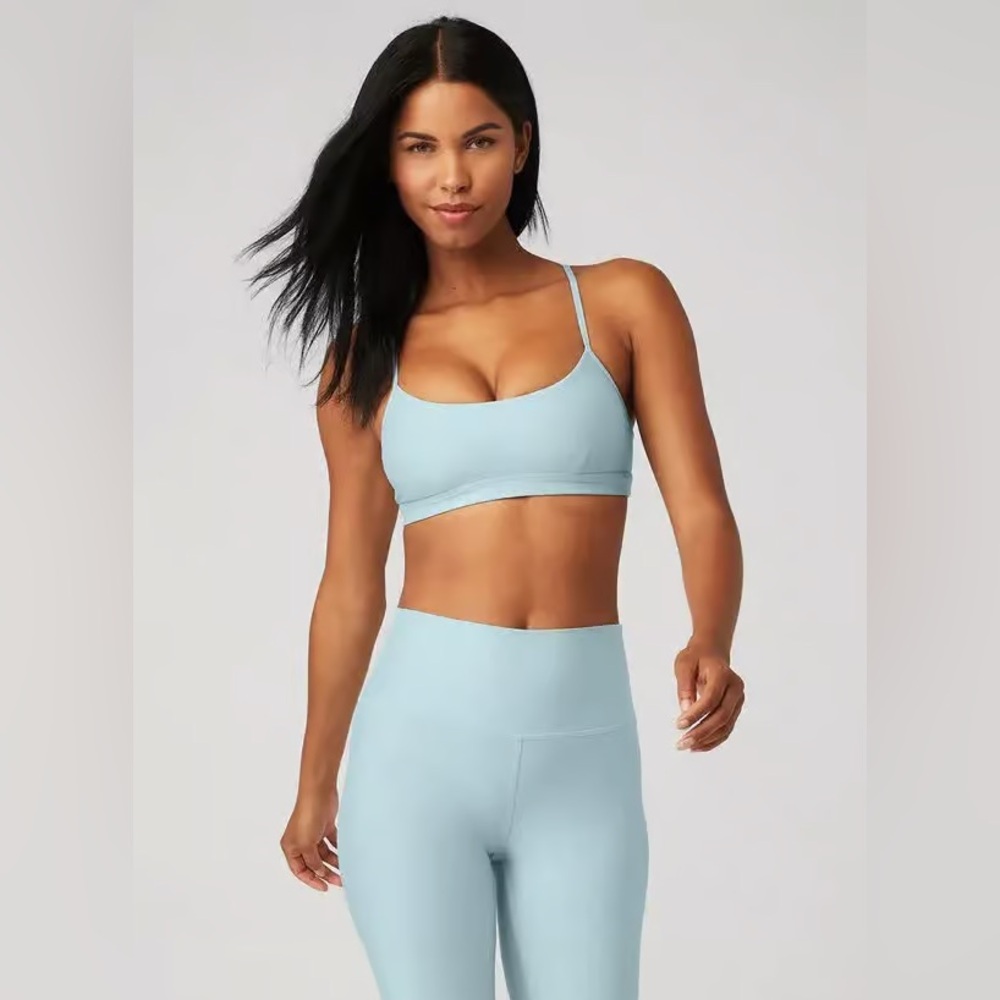 Airbrush legging & airlift intrigue bra ( chalk blue)
